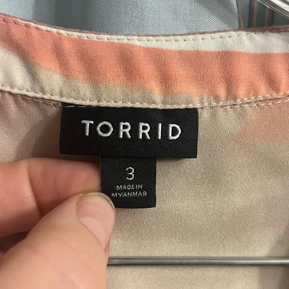 Torrid Georgette 3 3x PInk Watercolor Print Top Vneck Short Sleeve Lightweight - Picture 4 of 9